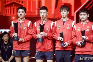 加油！赛前奏国歌 中国男篮众将一脸肃穆！